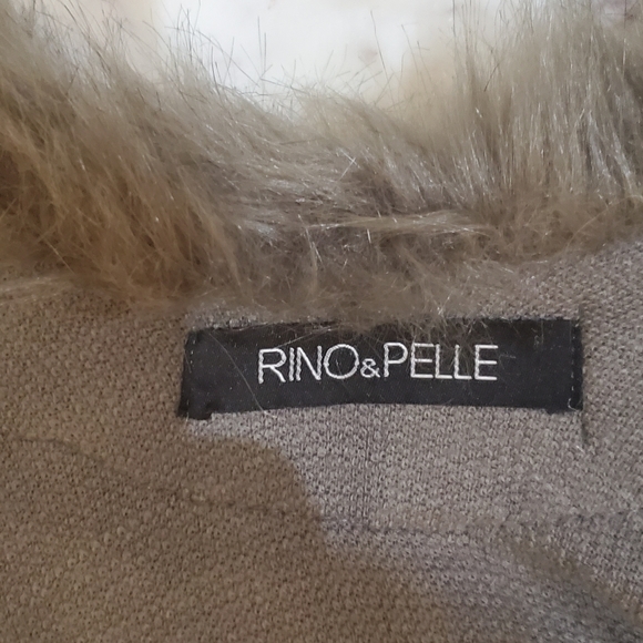 Grey Cape with front fasten clip - Picture 3 of 3